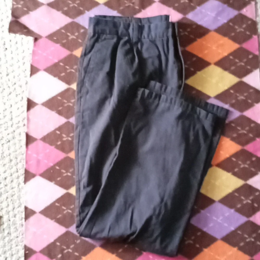 Men's St. John's Bay Dress Slacks 40X32 - Picture 2 of 3